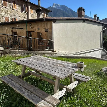Apartament Casa Martini, Con Giardino Pelos